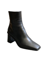 Load image into Gallery viewer, Black Boots