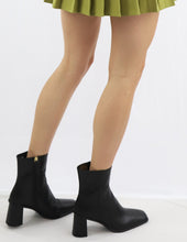 Load image into Gallery viewer, Black Boots